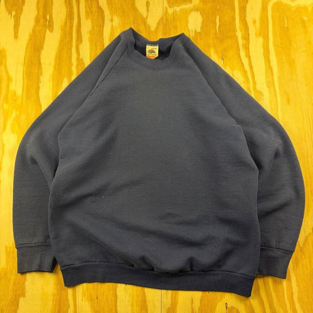 Vintage 80s Fruit of the Loom Blank Crewneck Sweatshirt – Navy Blue – Men’s L